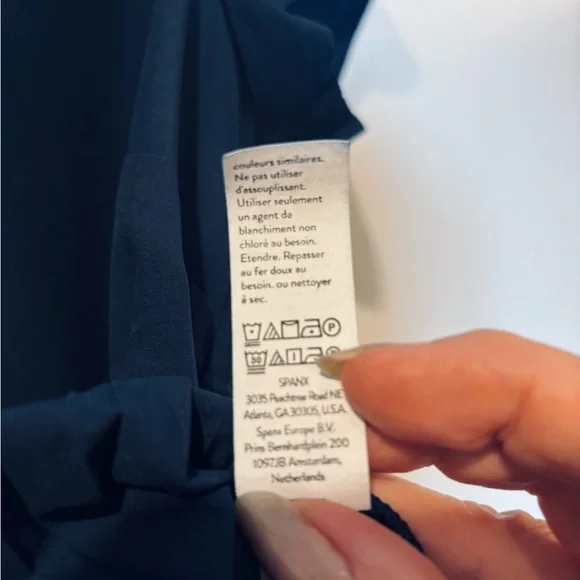 Spanx Shirt Medium pleated bottom cap sleeve Size Medium Navy Blue - Picture 3 of 5